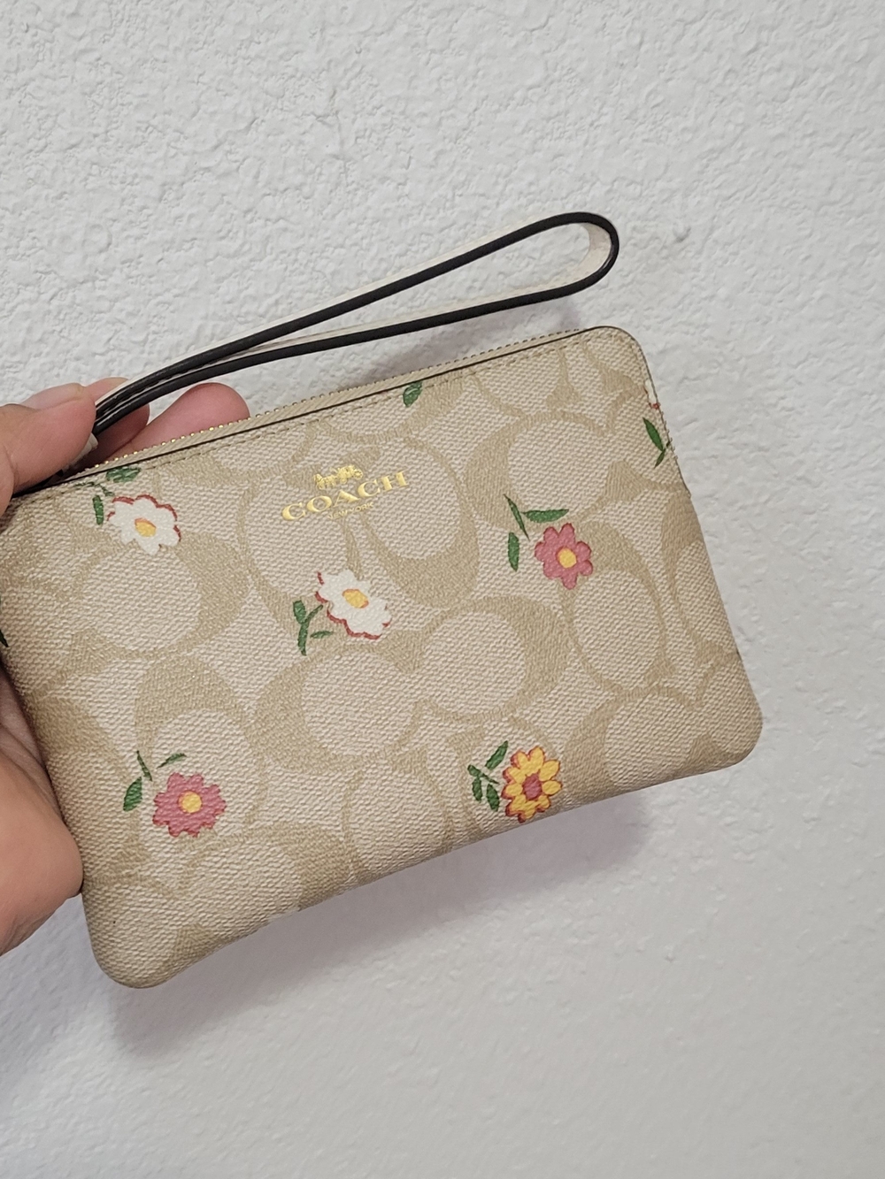 Brand New Coach Beige Signature Floral Wristlet